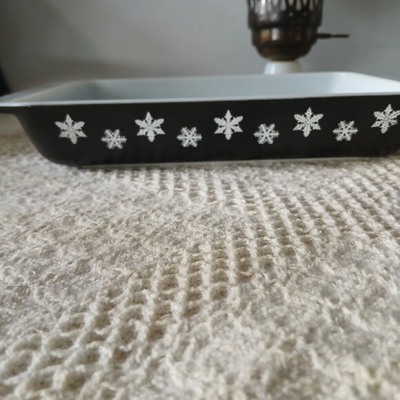 Pyrex,black snowflake - Picture 1 of 3